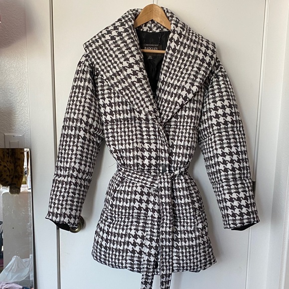 Badgley Mischka Jackets & Blazers - BADGLEY MISCHKA Black and White Houndstooth Puffer Coat NWT!